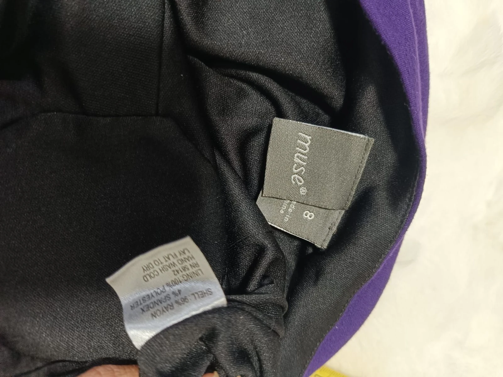 paarse cocktailjurk voor gast met broche - robe violette avec broche – photo 5